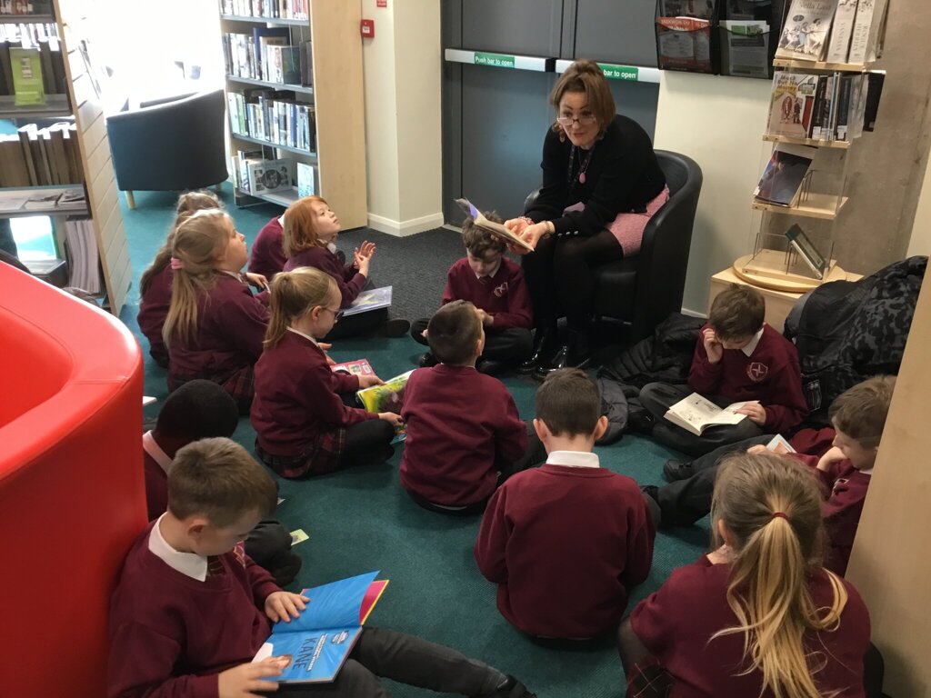 Image of Year 3 visit the library