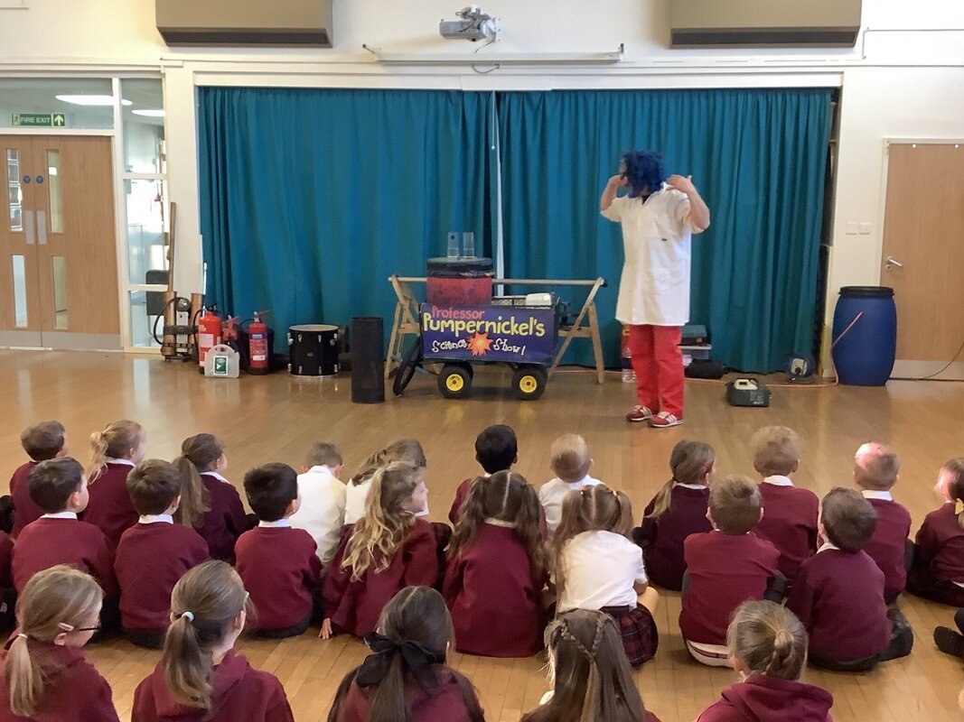 Image of Year 1 at Professor Pumpernickel’s Science Show 2024